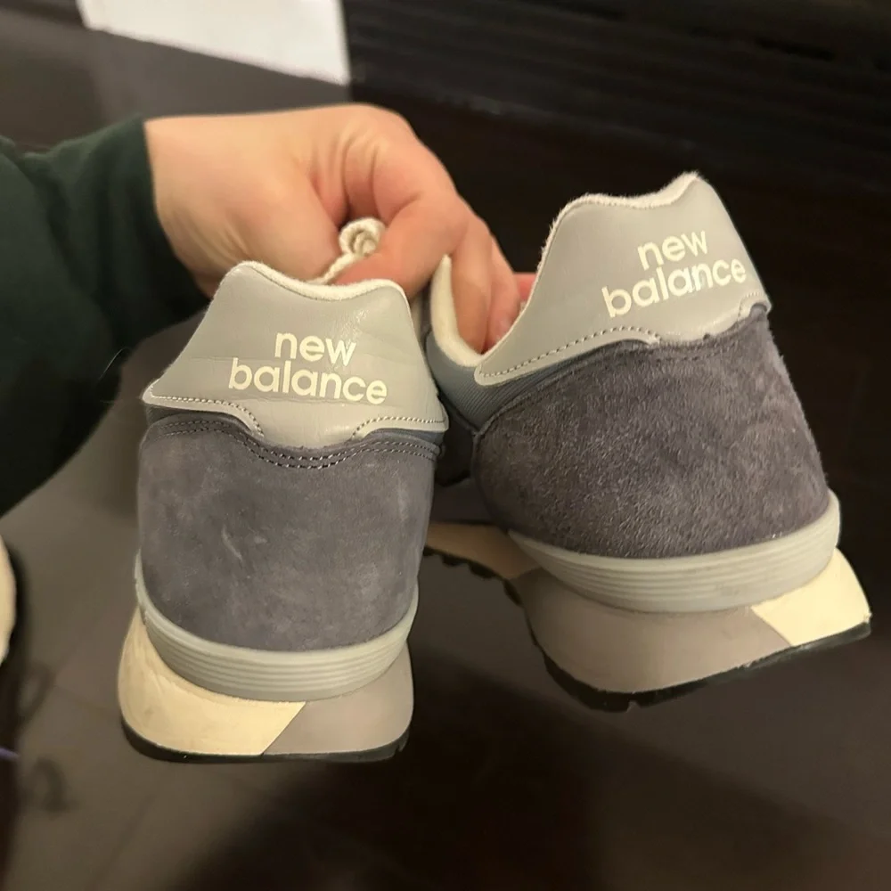 New Balance Women’s 10 Sneakers - Picture 4 of 6